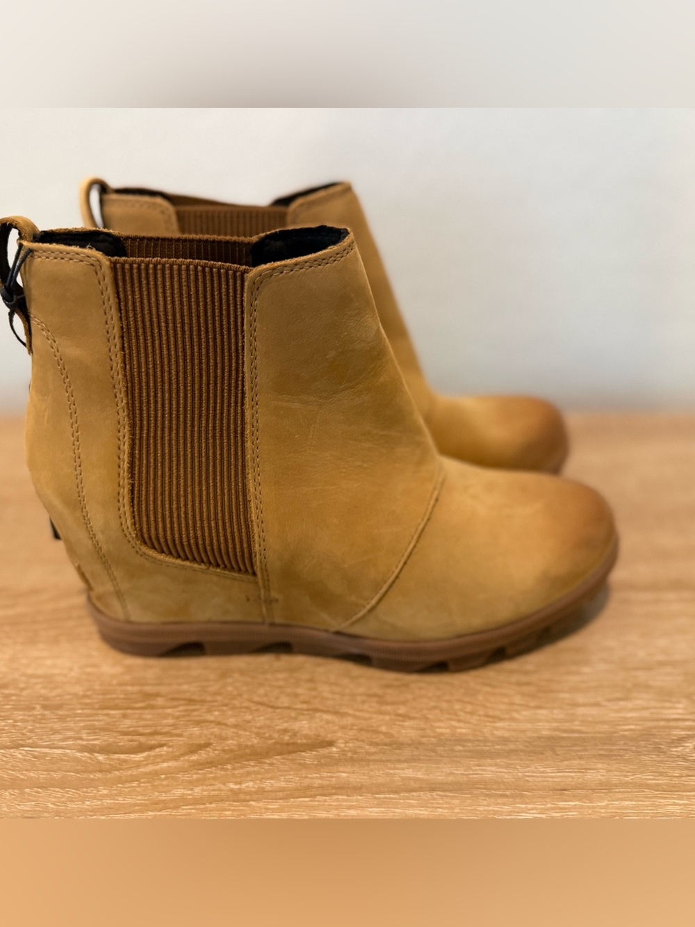 SOREL Joan of Arctic Wedge II Chelsea Boots Tan Leather Size 10 NWT